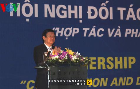 ท่านเจืองเติ๊นซางประธานประเทศเวียดนามเข้าร่วมการประชุมหุ้นส่วนสภากาชาดเวียดนาม